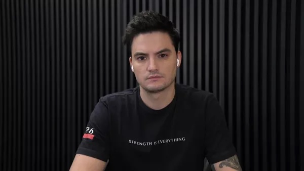 Felipe Neto mostra ameaças à mãe e vai à delegacia