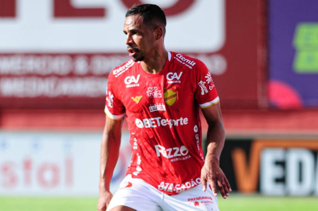 Inter contrata volante Fernando, ex-Sevilla, que deixa o Vila Nova-GO