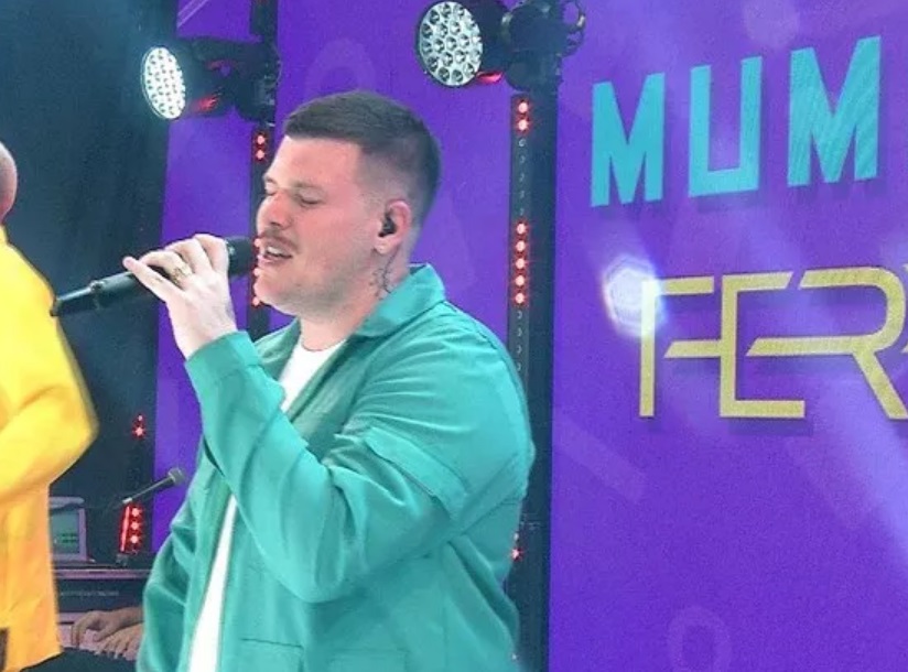 Ferrugem é a atração da festa de hoje no BBB 22