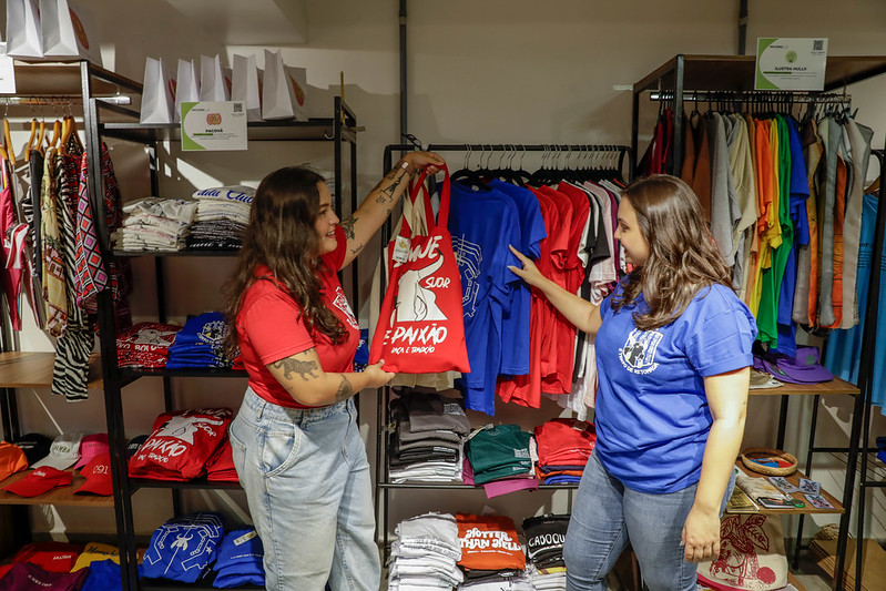 Festival de Parintins impulsiona comércio em Manaus 