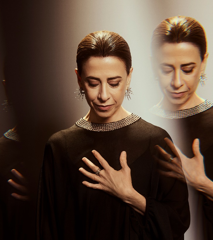 'Ela é a mãe', diz perfil do Oscar ao postar foto de Fernanda Torres