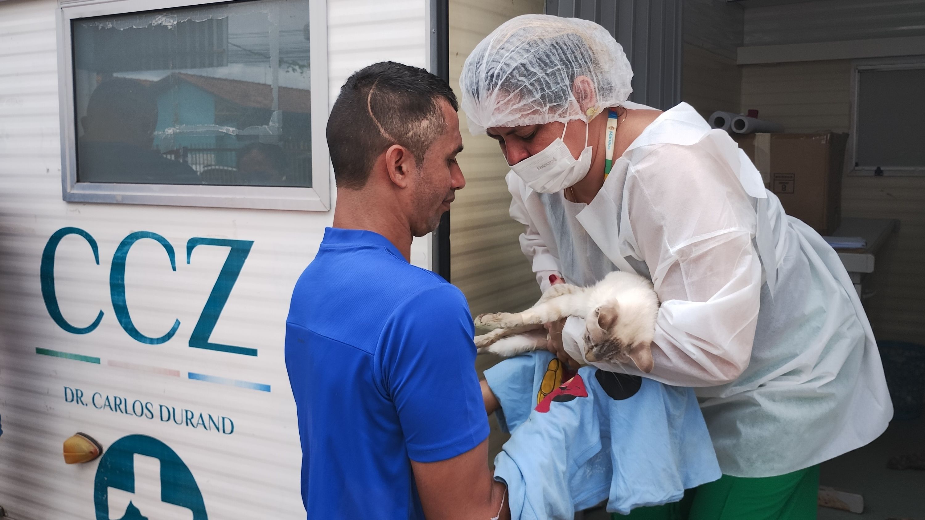 Castramóvel atende tutores de cães e gatos no Santa Etelvina