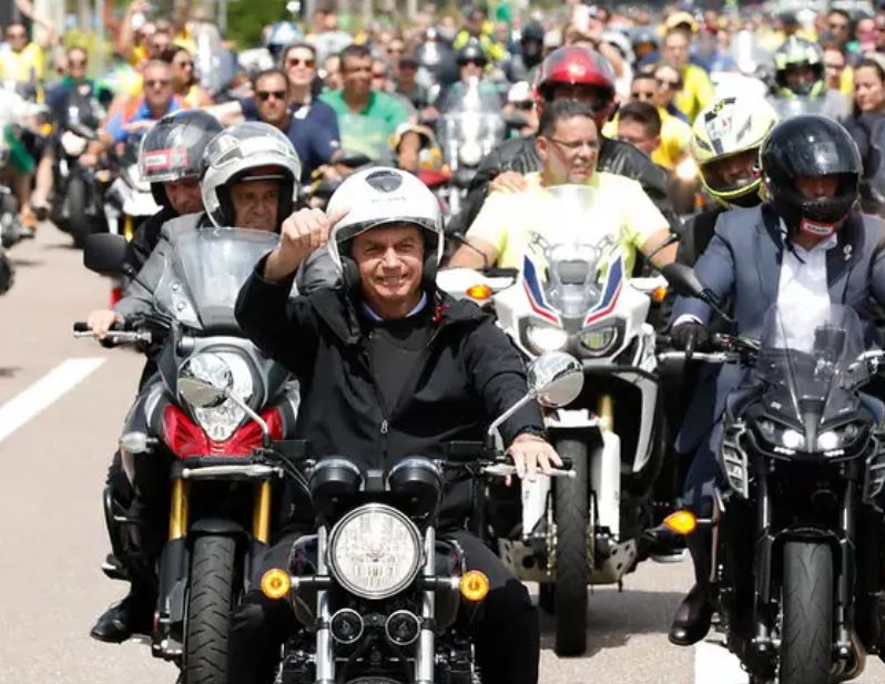 Bolsonaro financiava motociatas, guloseimas e antidepressivos com cartão corporativo