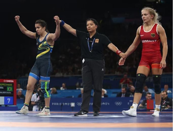 Giulia Penalber derrota alemã e vai disputar medalha de bronze no wrestling