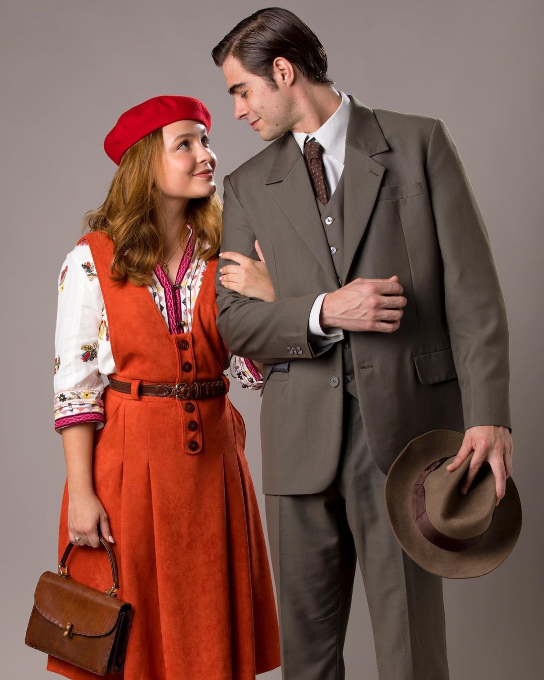 Larissa Manoela e Rafa Vitti se beijam em 1º teaser de Além da Ilusão