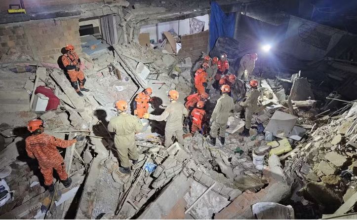 Desabamento de casa deixa um ferido e uma pessoa desaparecida