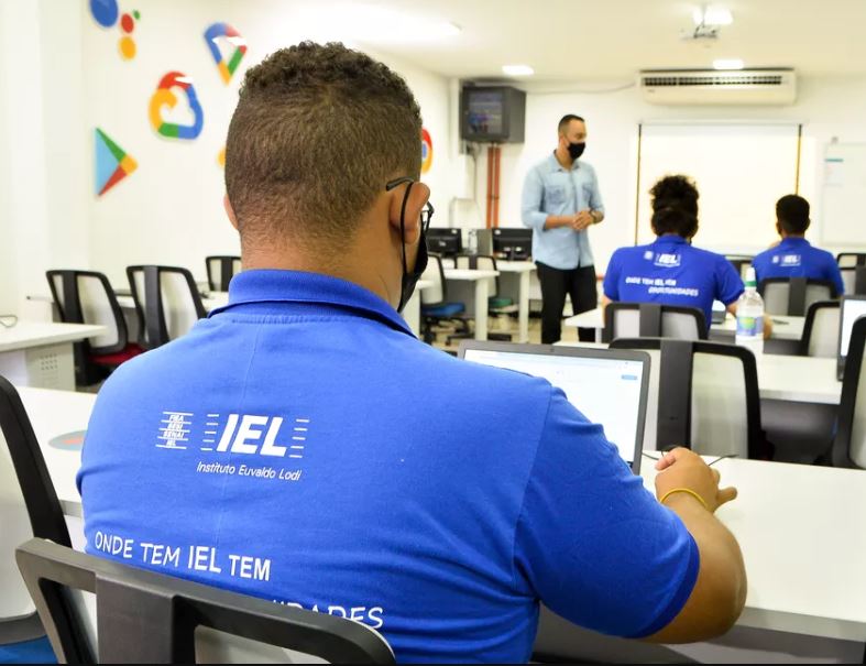 IEL oferece 40 vagas de estágio com remuneração de R$ 1,5 mil em Manaus