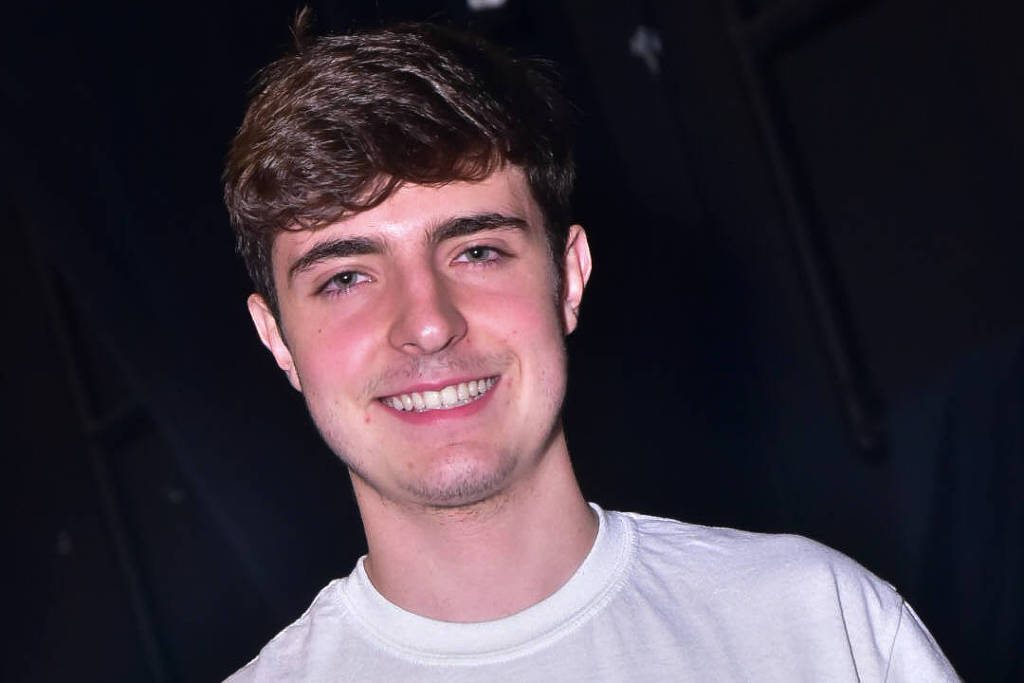 Filho de Gugu volta a morar no Brasil e tentará carreira na TV