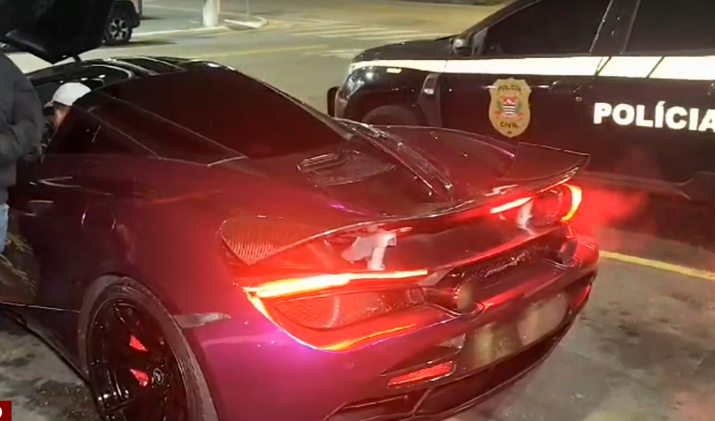 Filho de Deolane tem McLaren de R$ 3 milhões apreendida em São Paulo 