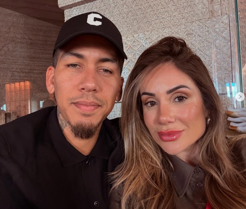 Filha de Roberto Firmino tem braço preso em elevador 