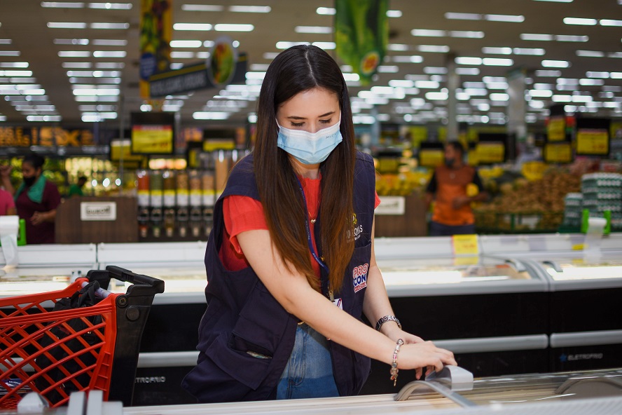 Mais de 80 kg de produtos vencidos são apreendidos em shopping de Manaus