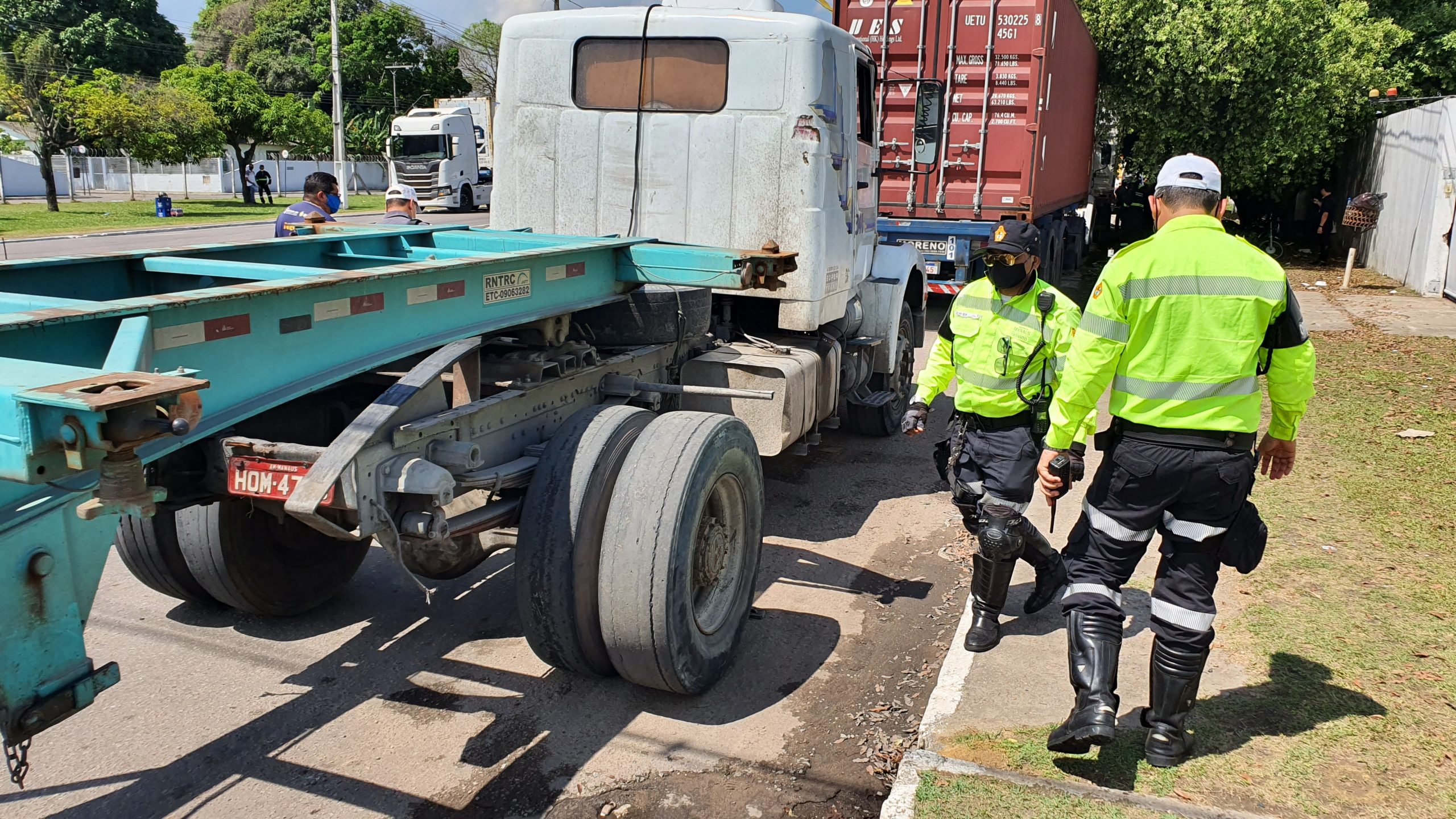 Operação Carga Pesada mira caminhões e carretas irregulares em Manaus