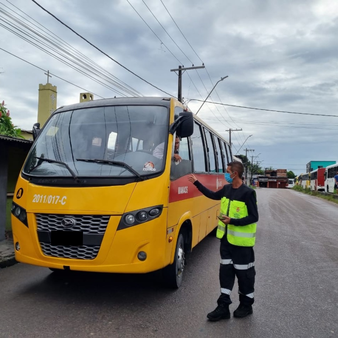 Micro-ônibus e motos são apreendidos por transporte irregular em Manaus