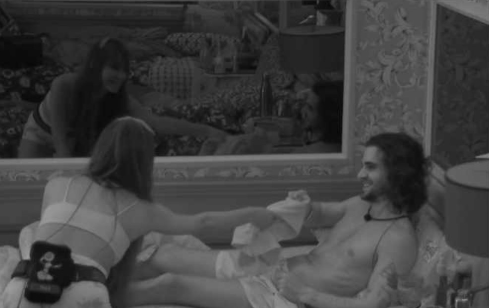 Fiuk pede masturbação para Thaís: ‘Achei que ia poder fazer um carinho’ 