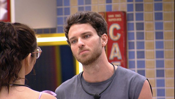Lucas diz que é contra o desarmamento e conversa é 'cortada' no BBB 22 
