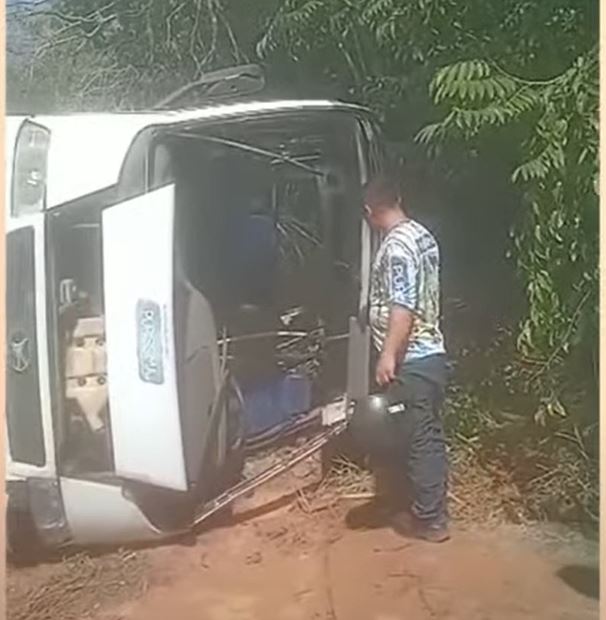 20 funcionários ficam feridos em acidente com rota de empresa na AM-070