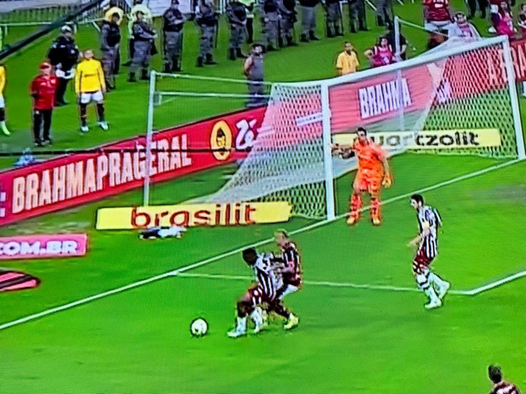 Fla-Flu eletrizante dá vitória ao Fluminense que é vice-líder