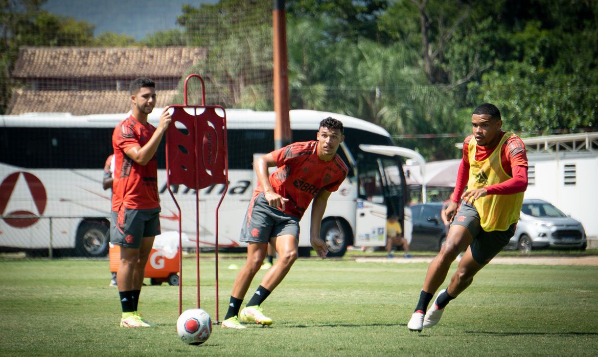 Flamengo tem 3 atletas com Covid-19 a dois dias da estreia no Carioca