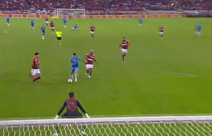 Flamengo vira contra Athletico em casa e larga na frente na Copa do Brasil