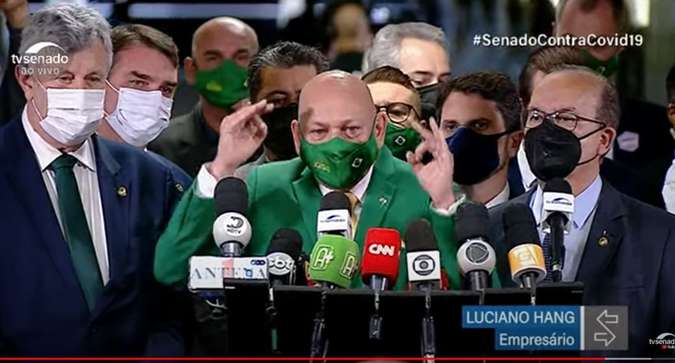 Senador ironiza presença de Flávio Bolsonaro na CPI em depoimento de Hang