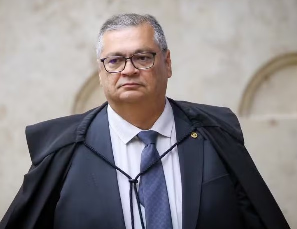 Ministro Flávio Dino é atacado por mulher dentro de avião em São Luís