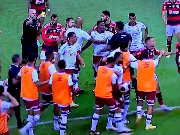 Fluminense bate o Flamengo e é bicampeão da Taça Guanabara