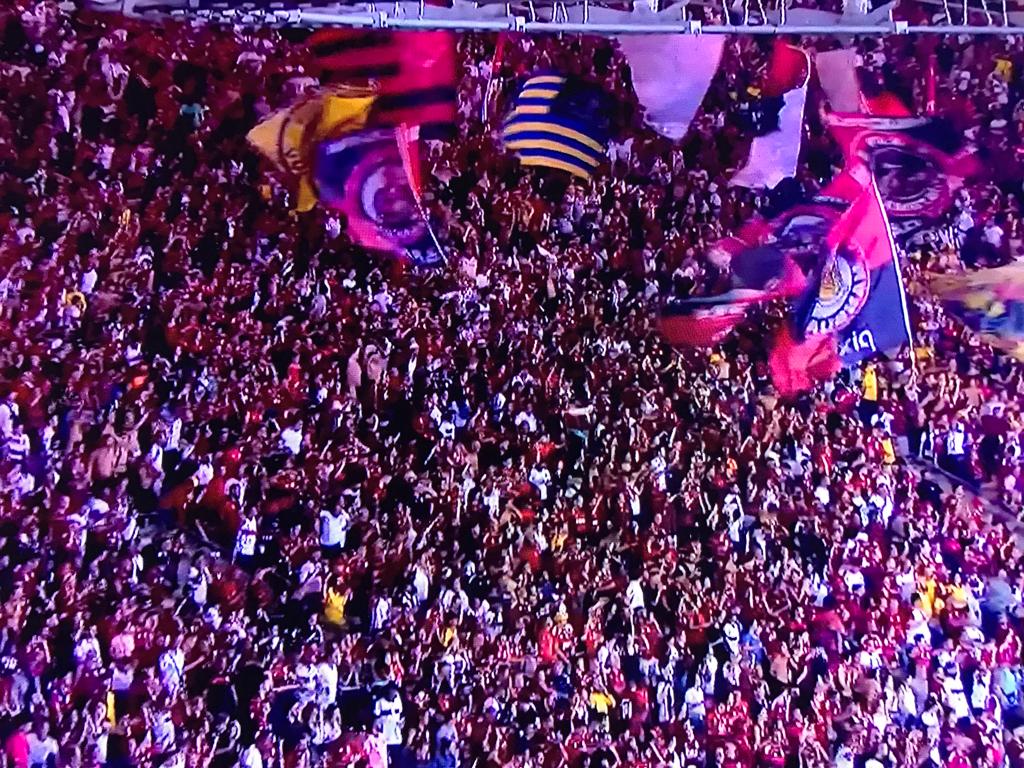 Torcida do Flamengo provoca Atlético-MG e homenageia Allan com outdoor em BH