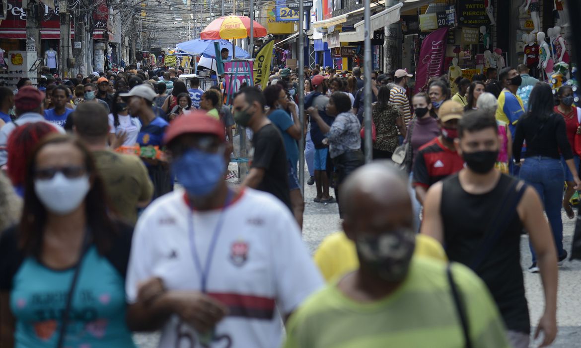 Brasil registra 15.609 casos de Covid e 373 mortes pela doença em 24 horas