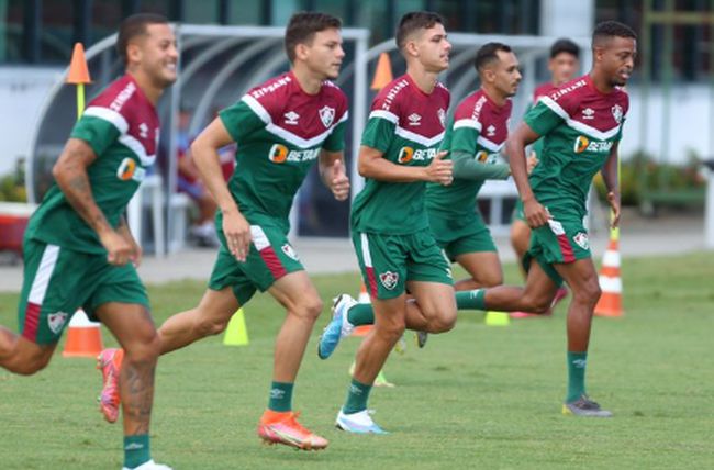 Fluminense anuncia o retorno do zagueiro Marlon