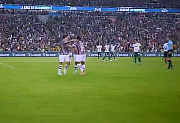 Fluminense vence Palmeiras e cola no Flamengo