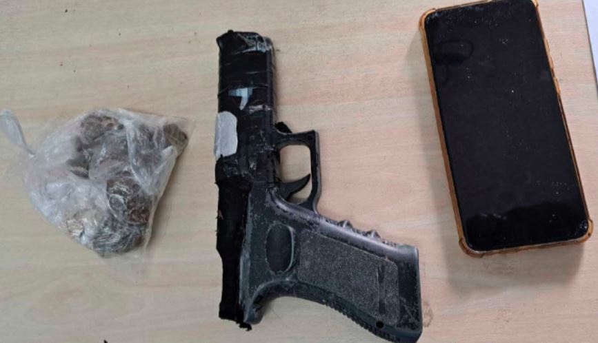 Mulher e comparsas são presos enquanto faziam arrastões em Manaus