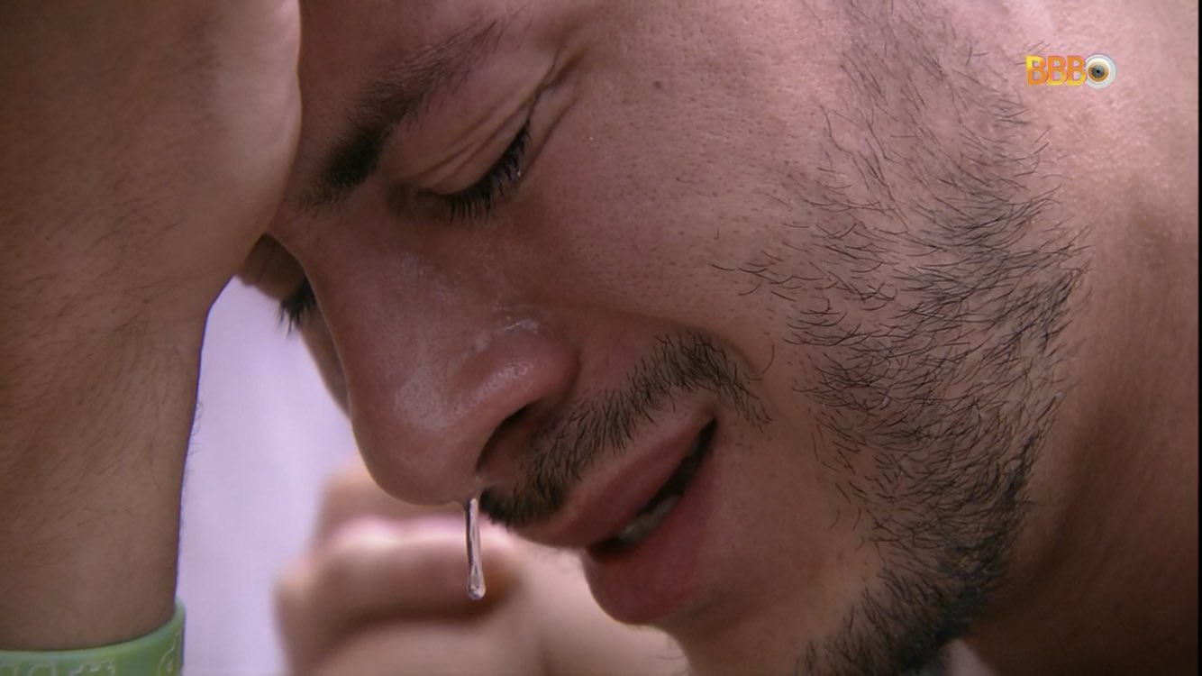 Arthur chora ao saber da desistência de Tiago do BBB22: ‘desculpa, amigo’