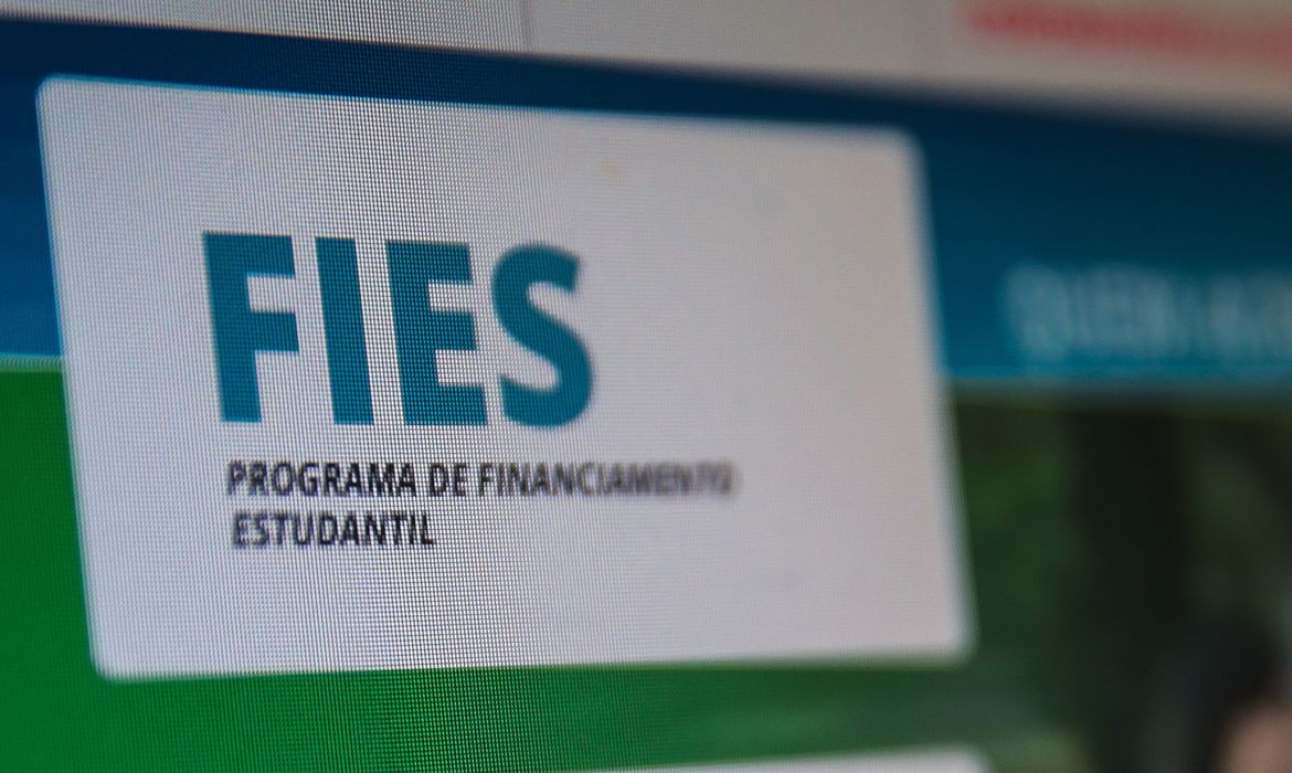 Fies: estudantes inadimplentes podem renegociar dívidas a partir do dia 7