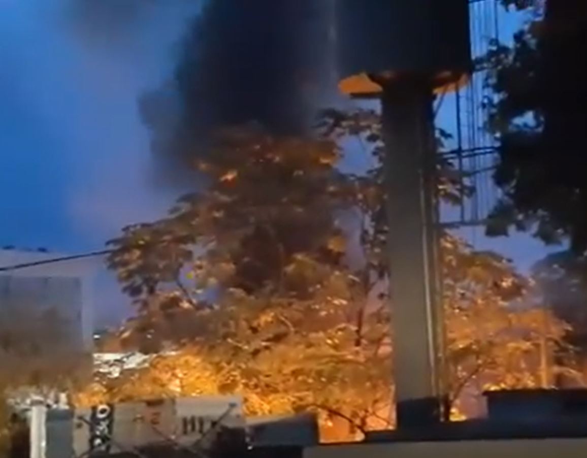 Incêndio em fábrica de plásticos assusta funcionários e populares em Manaus