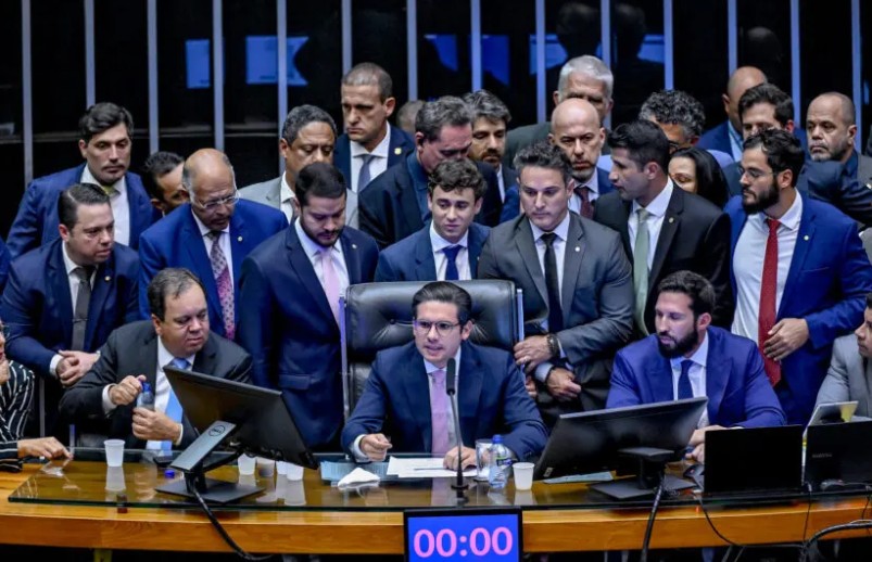 Câmara vota hoje PEC que pode acabar com foro privilegiado de políticos