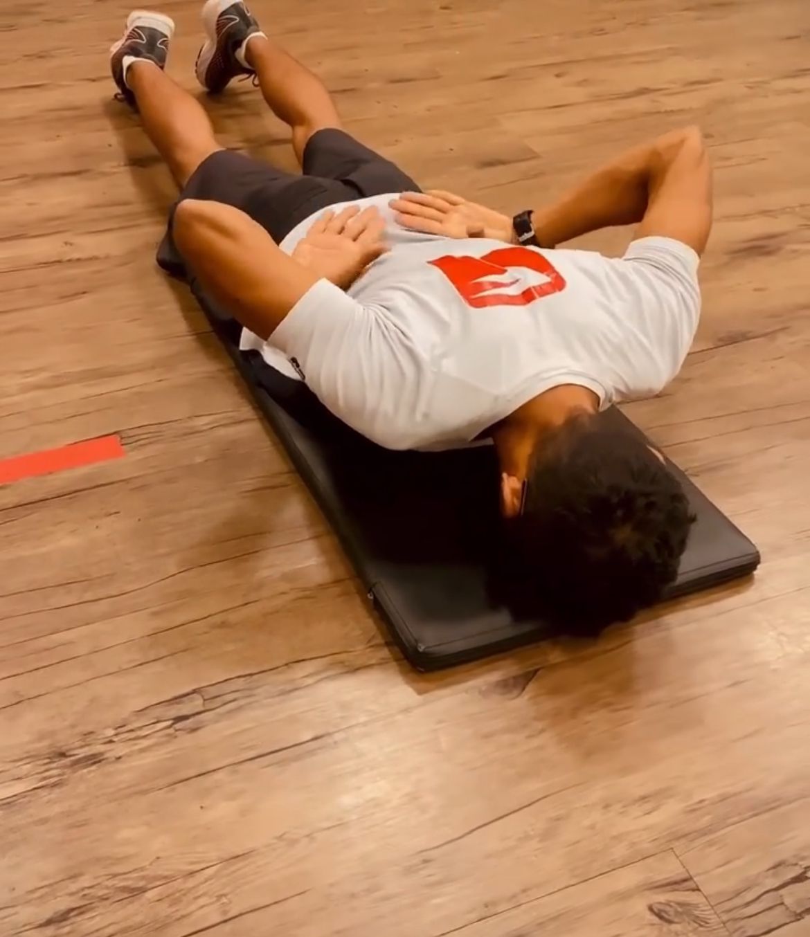 Especialista indica exercícios para fortalecer a coluna e evitar problemas 