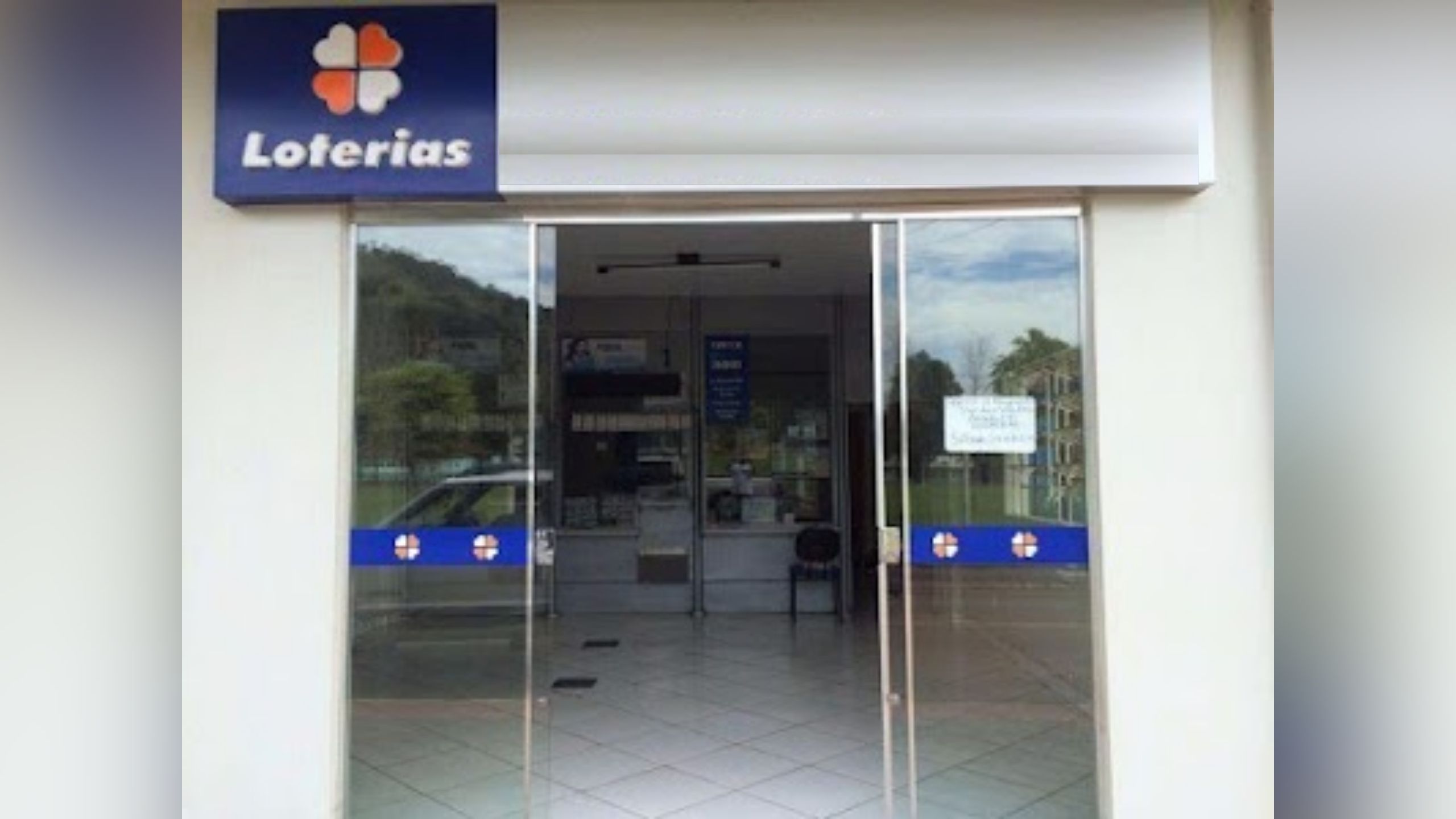 Dupla rende funcionárias de lotérica no Amazonas e rouba R$ 80 mil