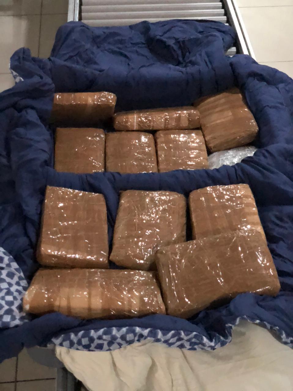 Polícia Federal prende mulheres com drogas em malas no aeroporto de Manaus 