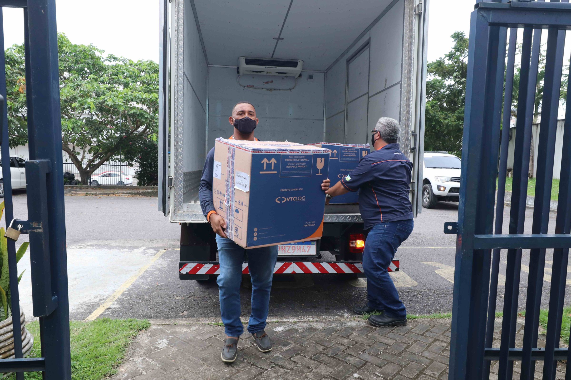 Amazonas recebe 9.360 doses de vacinas Pfizer