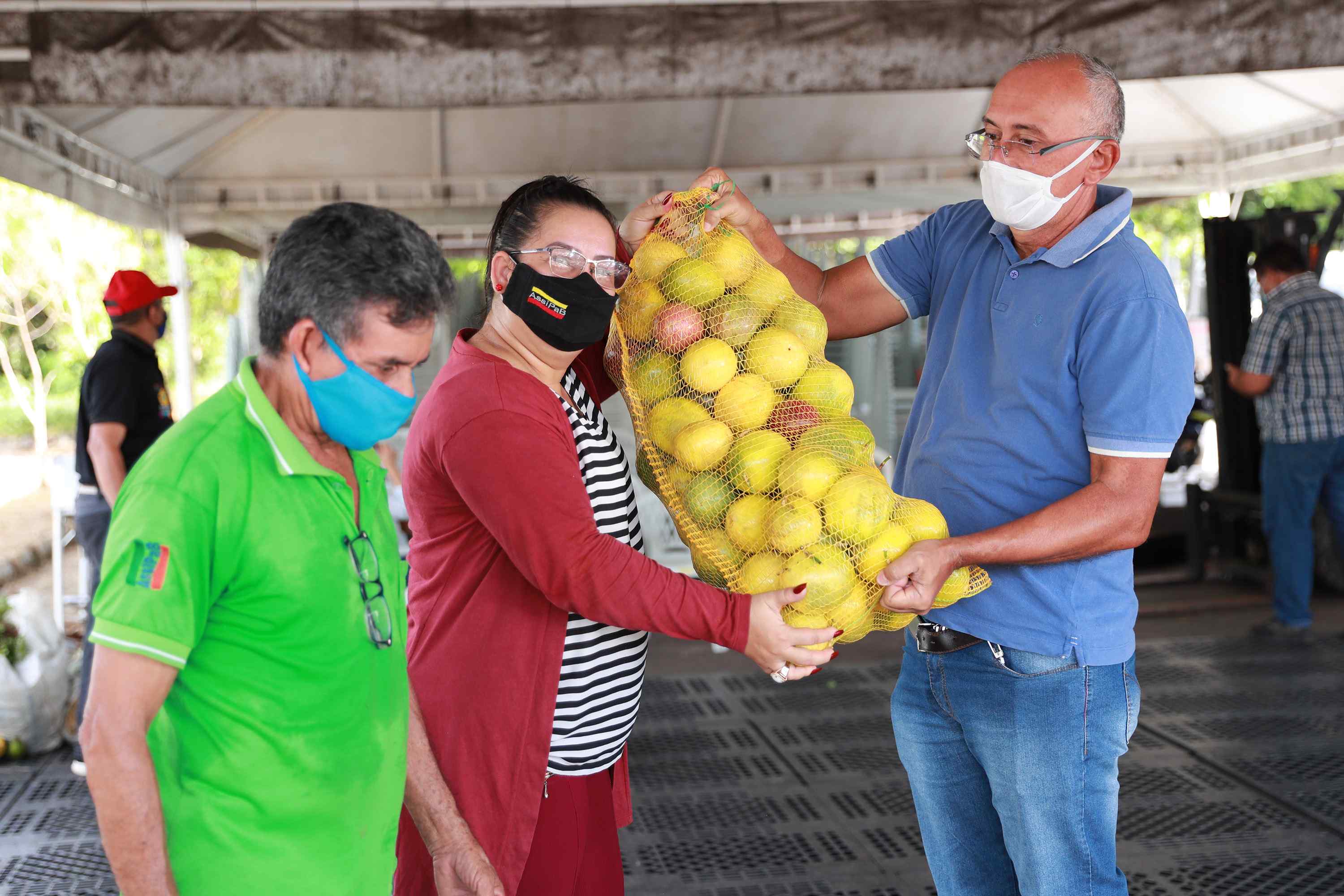 Instituições sociais recebem 12,5 toneladas de alimentos em Manaus