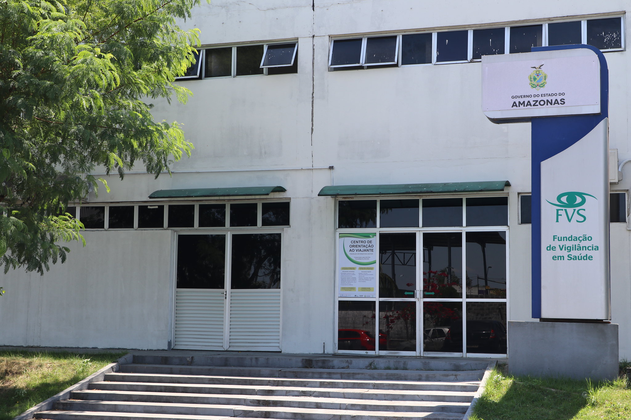 Equipes de saúde fazem orientação sobre Covid em shoppings de Manaus