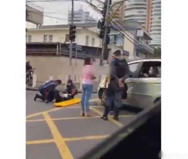 Acidente deixa homem ferido e trânsito caótico em avenida de Manaus