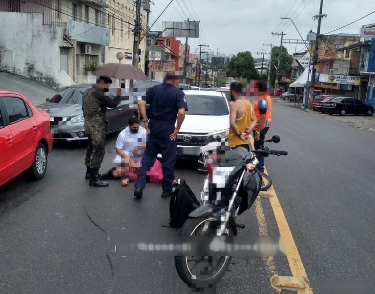 Ciclista é atropelada em avenida de Manaus