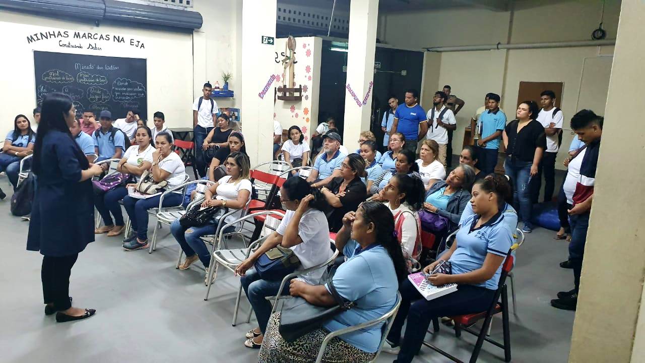 Sesc Amazonas oferece 40 bolsas integrais para EJA; veja como se inscrever