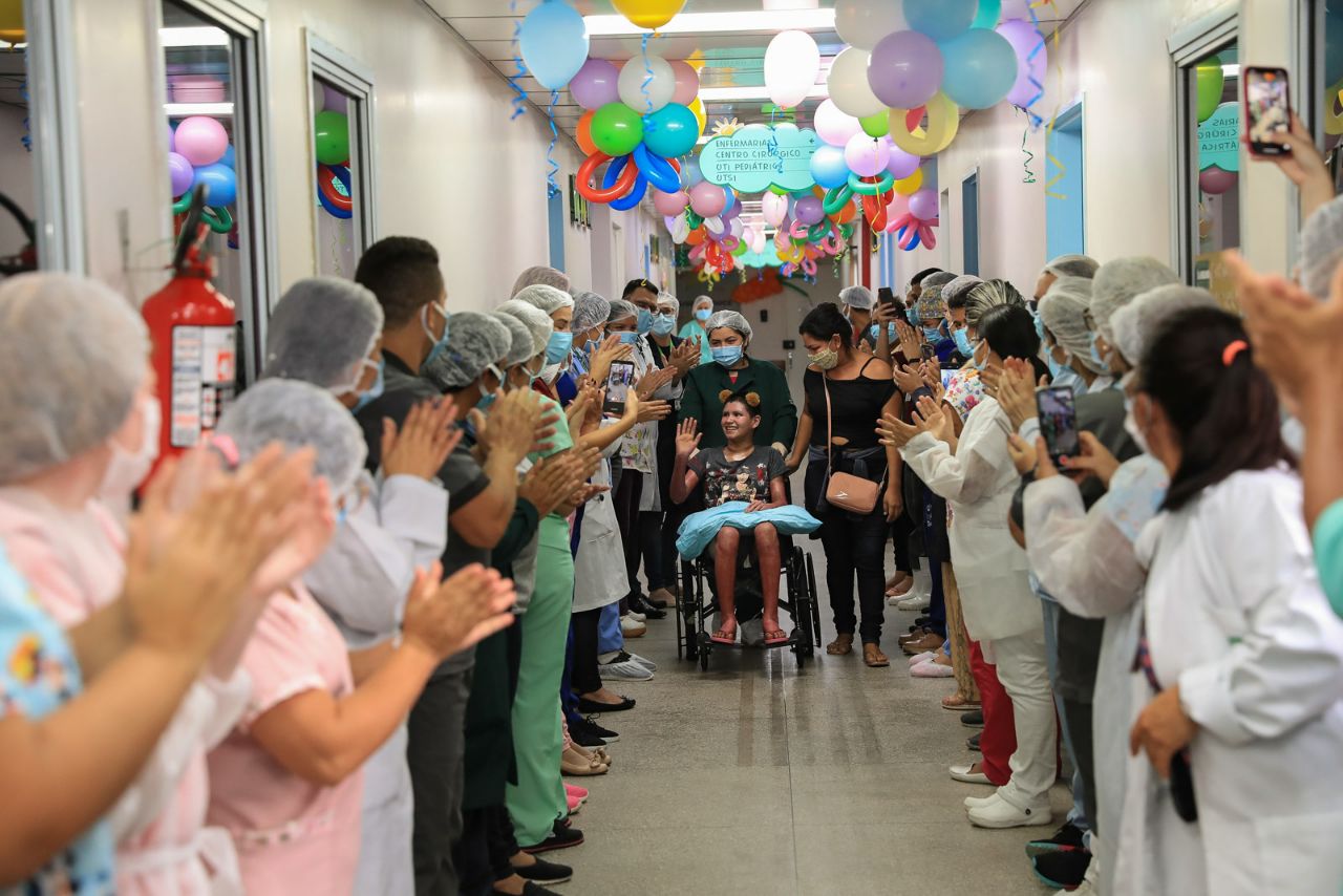 Vítima de explosão em condomínio de Manaus recebe alta hospitalar