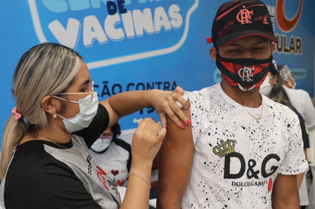 Vacinação contra Covid-19 em shoppings de Manaus encerra domingo