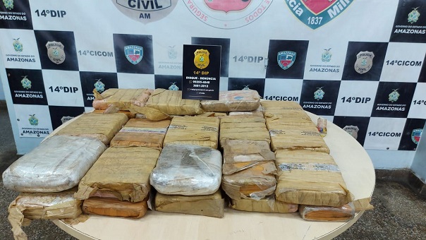 Homem é preso em casa com 33 tabletes de maconha em Manaus