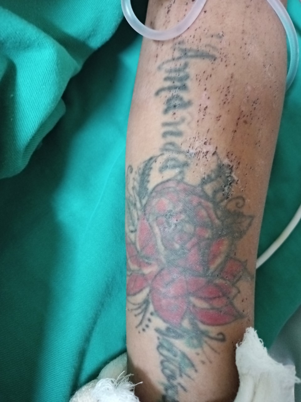 Hospital busca familiares de homem e mulher internados em Manaus