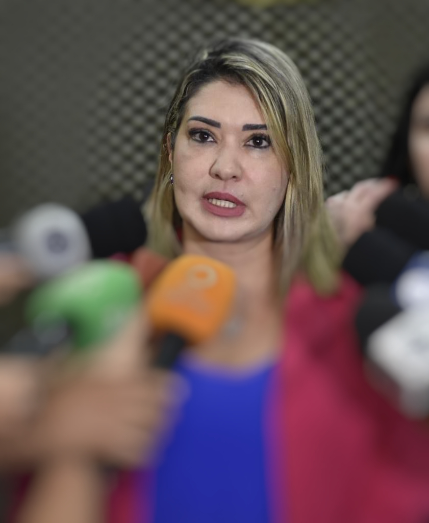 Homem é preso por atear fogo em casa com esposa e filhas dentro no Amazonas