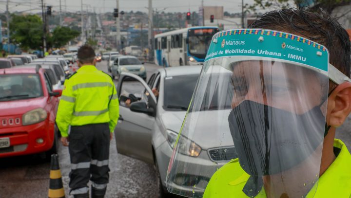 Prefeitura vai pedir vacinação de jornalistas e agentes de trânsito de Manaus